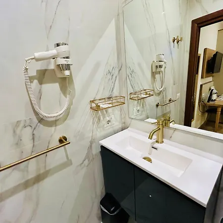 Pensión Imerarooms 3*